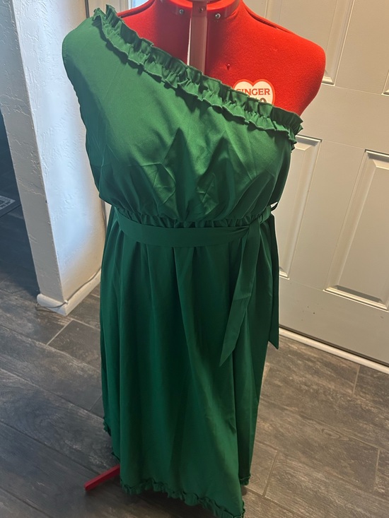 Dresses & Skirts - Green off the shoulder dress